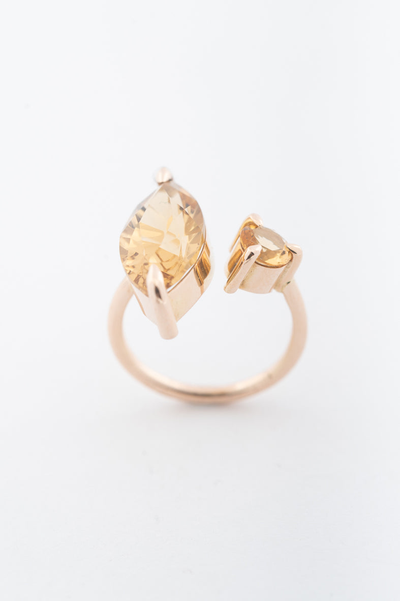 Geelgouden ring met citrienen
