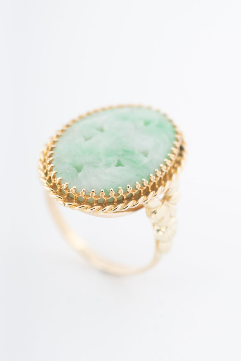 Geelgouden ring met jade
