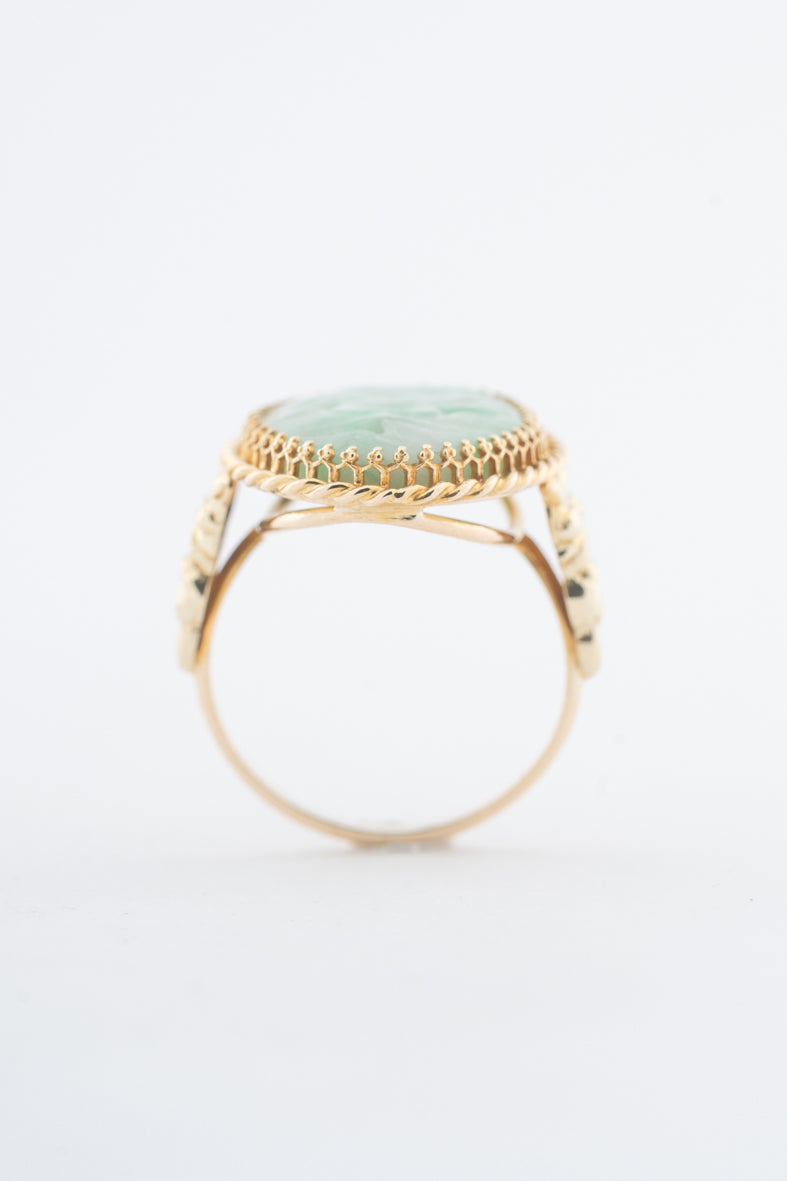 Geelgouden ring met jade
