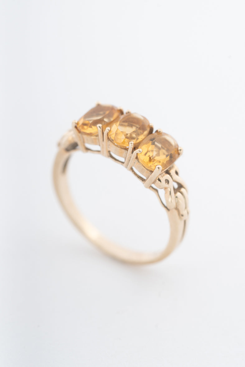 Geelgouden ring met citrienen