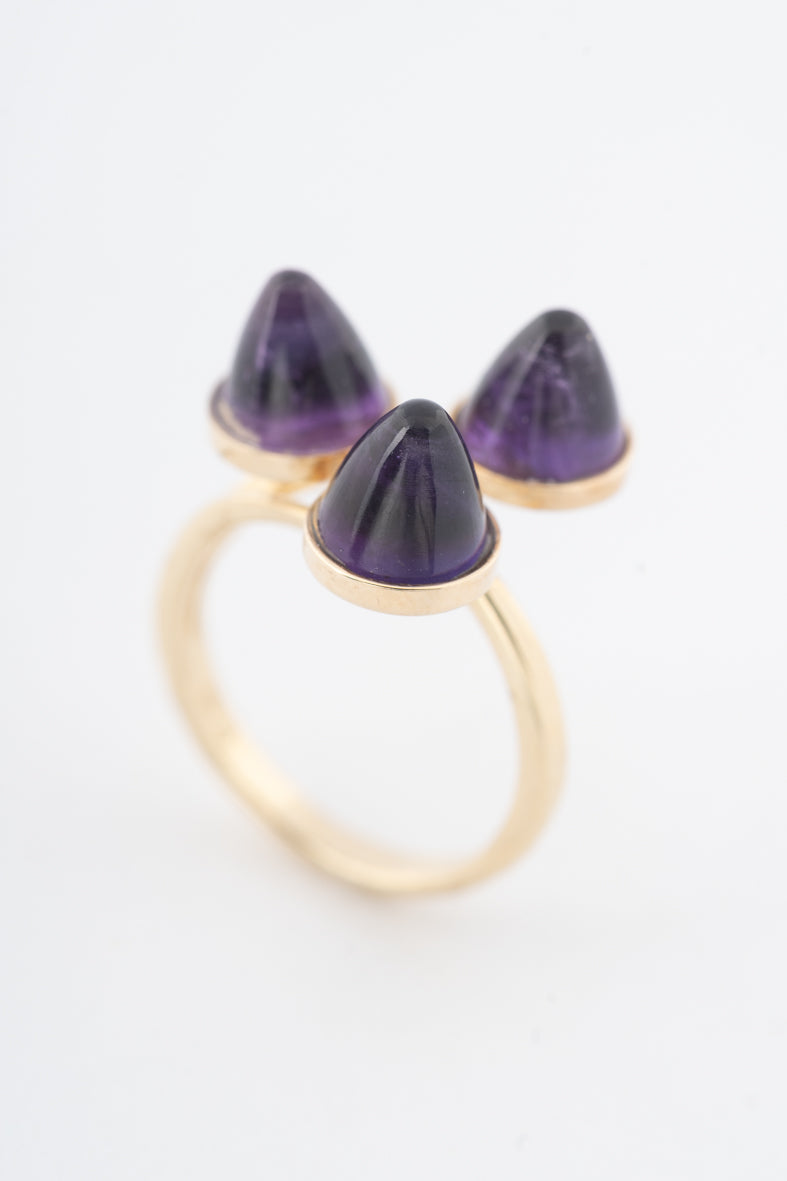 Geelgouden ring met amethisten