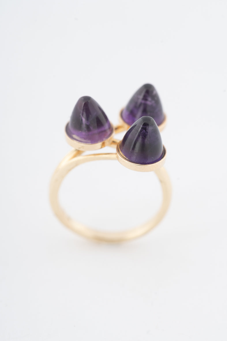 Geelgouden ring met amethisten