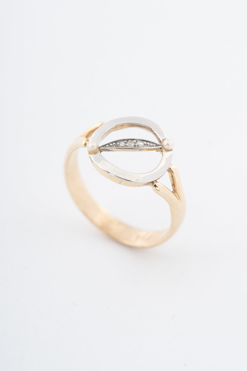 Antique yellow gold Art Nouveau ring with pearls and diamonds