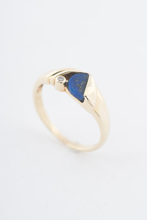 Yellow gold ring with lapis lazuli and zirconia