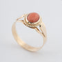Geelgouden ring met bloedkoraal