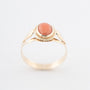 Geelgouden ring met bloedkoraal
