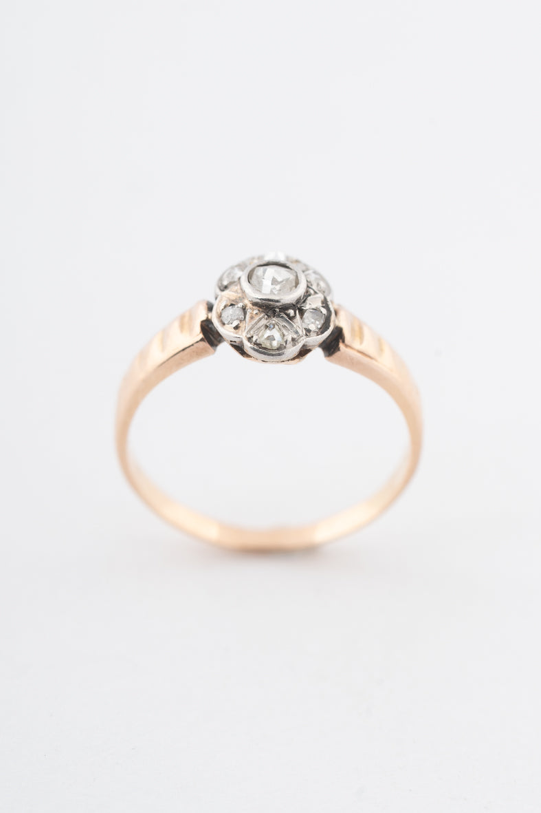 Antieke geelgouden ring met diamanten in platina gezet
