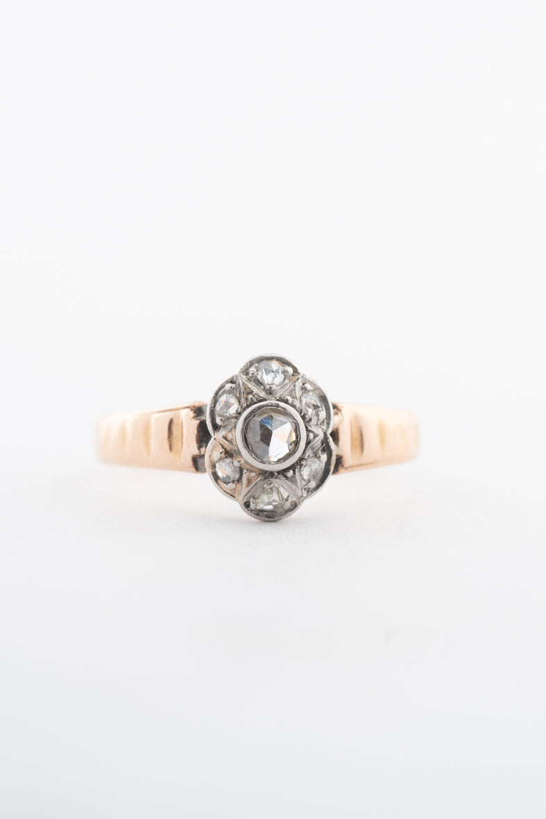 Antieke geelgouden ring met diamanten in platina gezet