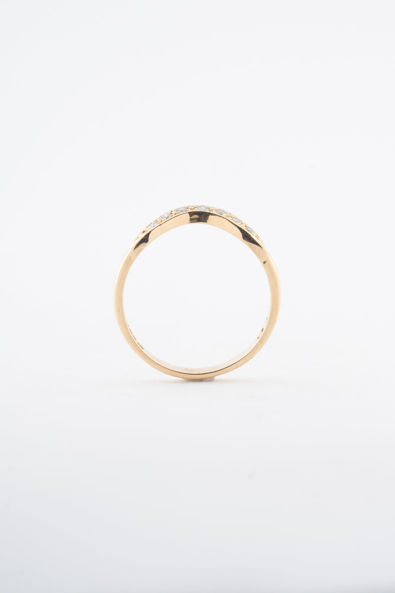 Geelgouden Engelse ring met briljanten