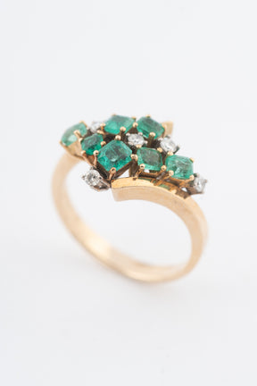 Geelgouden slag ring met smaragden en diamanten