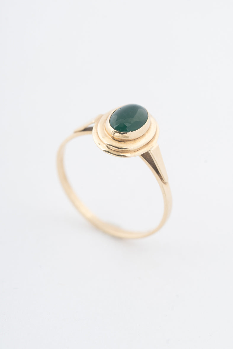 Geelgouden ring met groene agaat