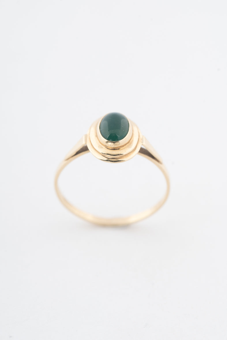 Geelgouden ring met groene agaat