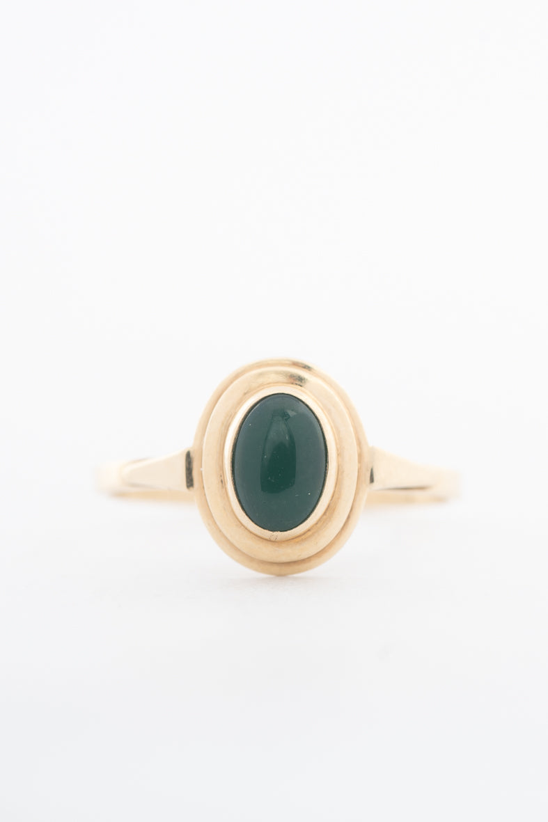 Geelgouden ring met groene agaat