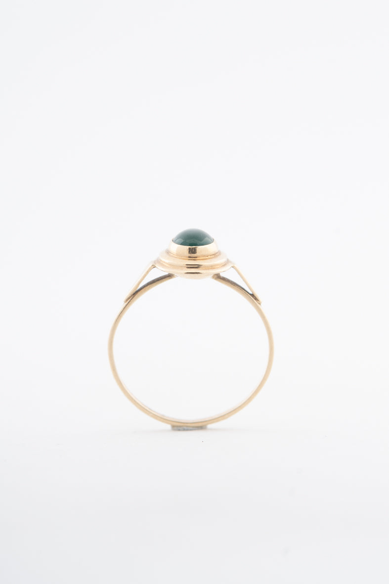 Geelgouden ring met groene agaat