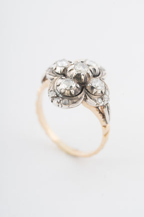 Geelgouden entourage ring met diamanten in zilver gezet