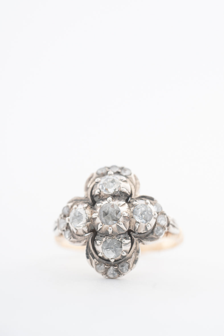 Geelgouden entourage ring met diamanten in zilver gezet
