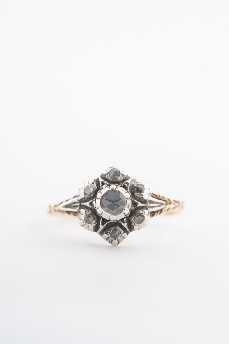 Geelgouden entourage ring met diamanten in zilver gezet