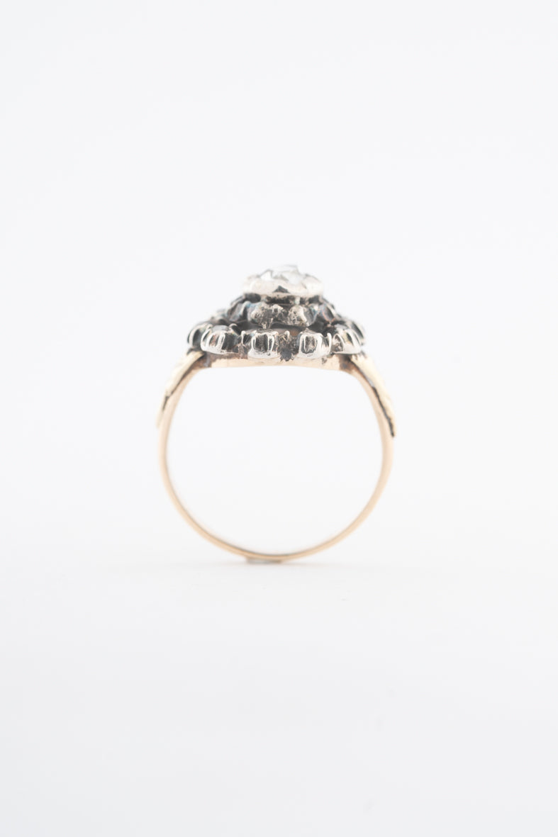 Geelgouden entourage ring met diamanten in zilver gezet