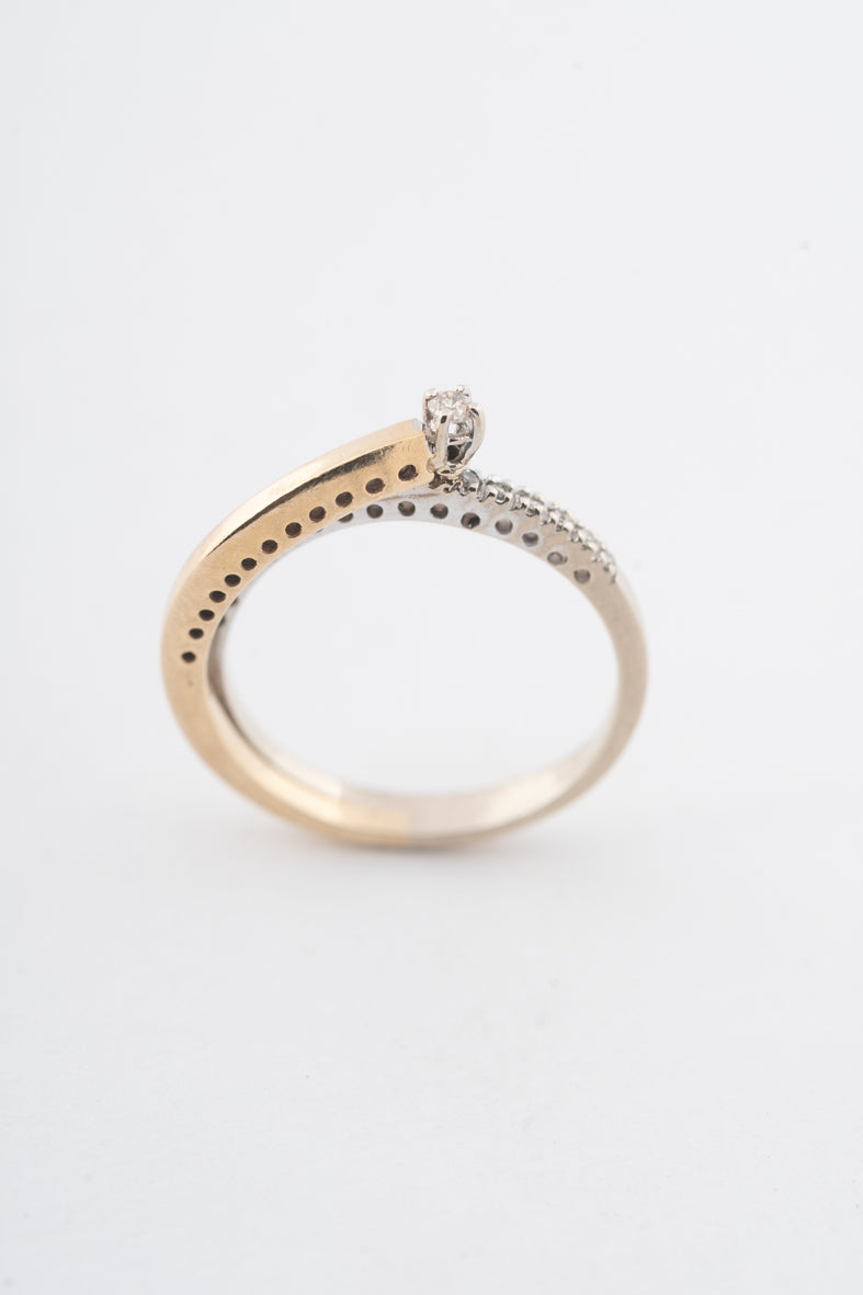 Wit/geelgouden ring met briljanten