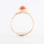 Geelgouden ring met een bloedkoraal