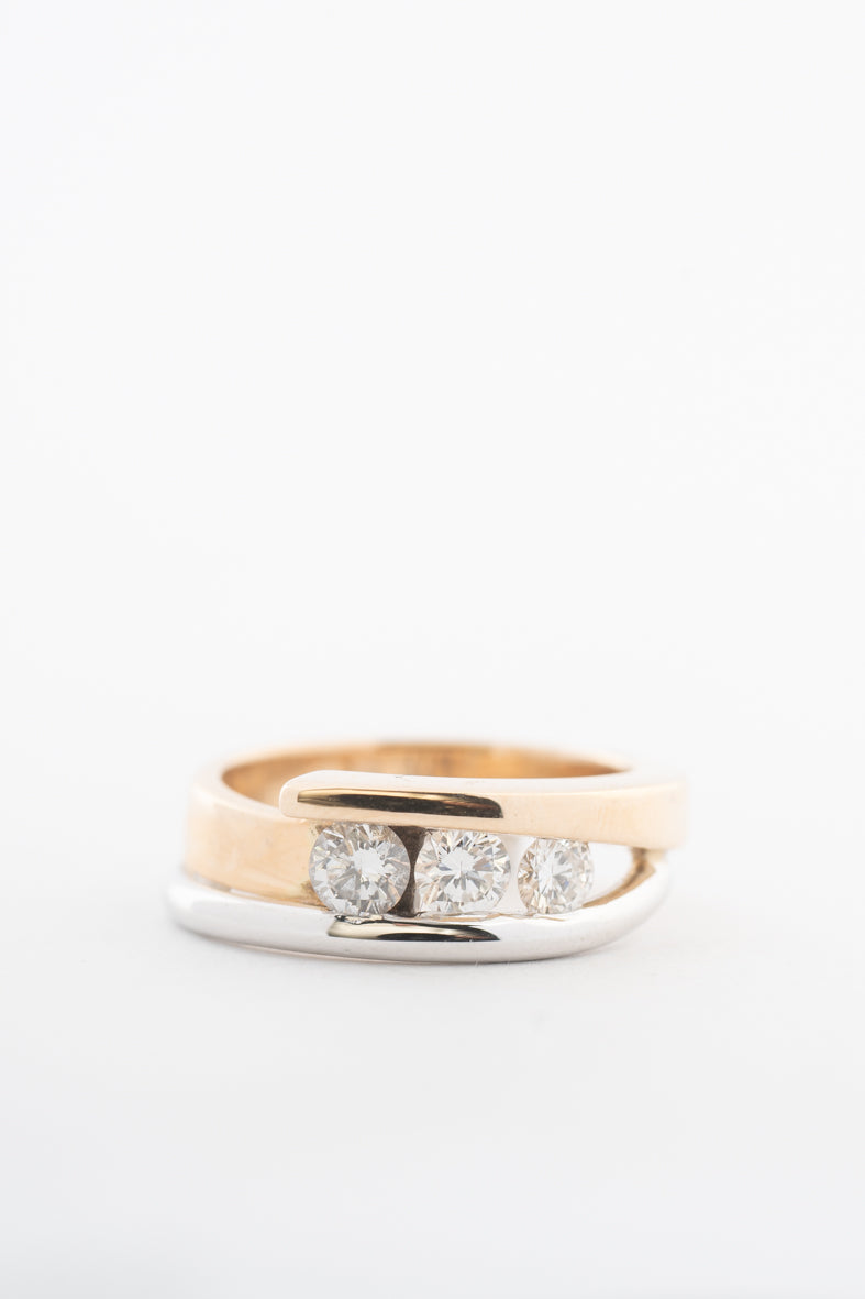 Wit/geelgouden ring met briljanten