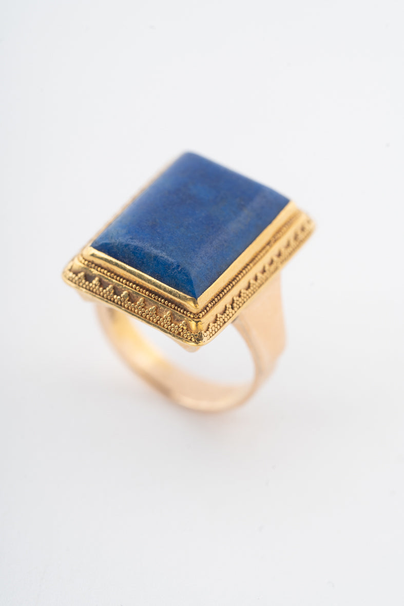 Geelgouden ring met lapis lazuli