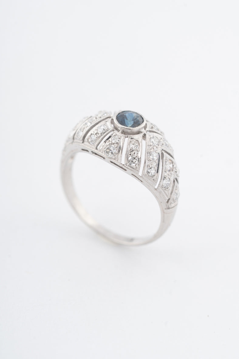 Platina bandring met blauwe spinel en diamanten