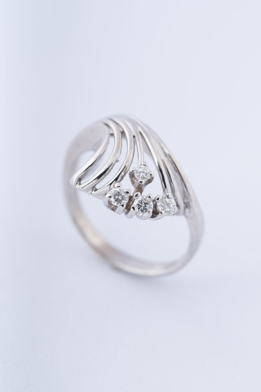 Wit gouden spangen ring met briljanten