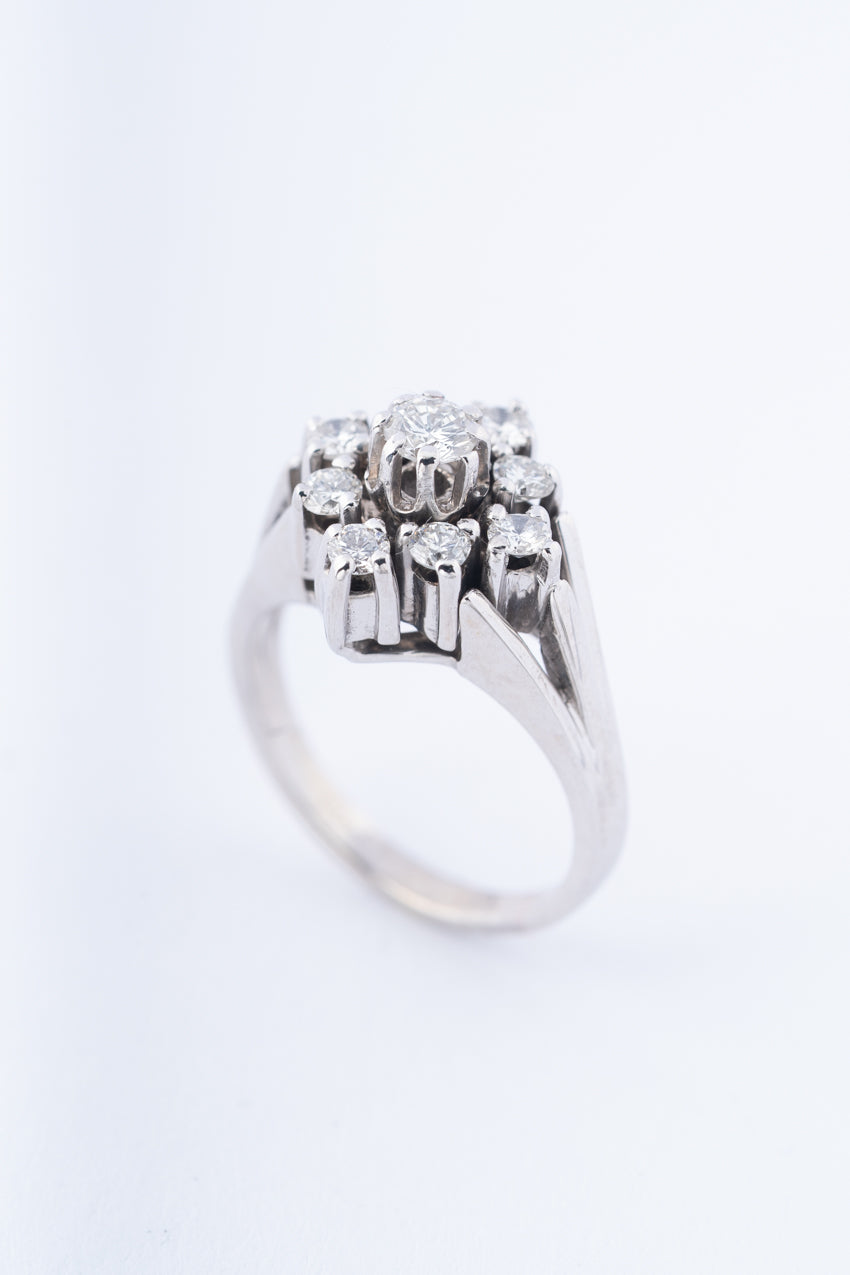 Wit gouden blok entourage ring met briljanten