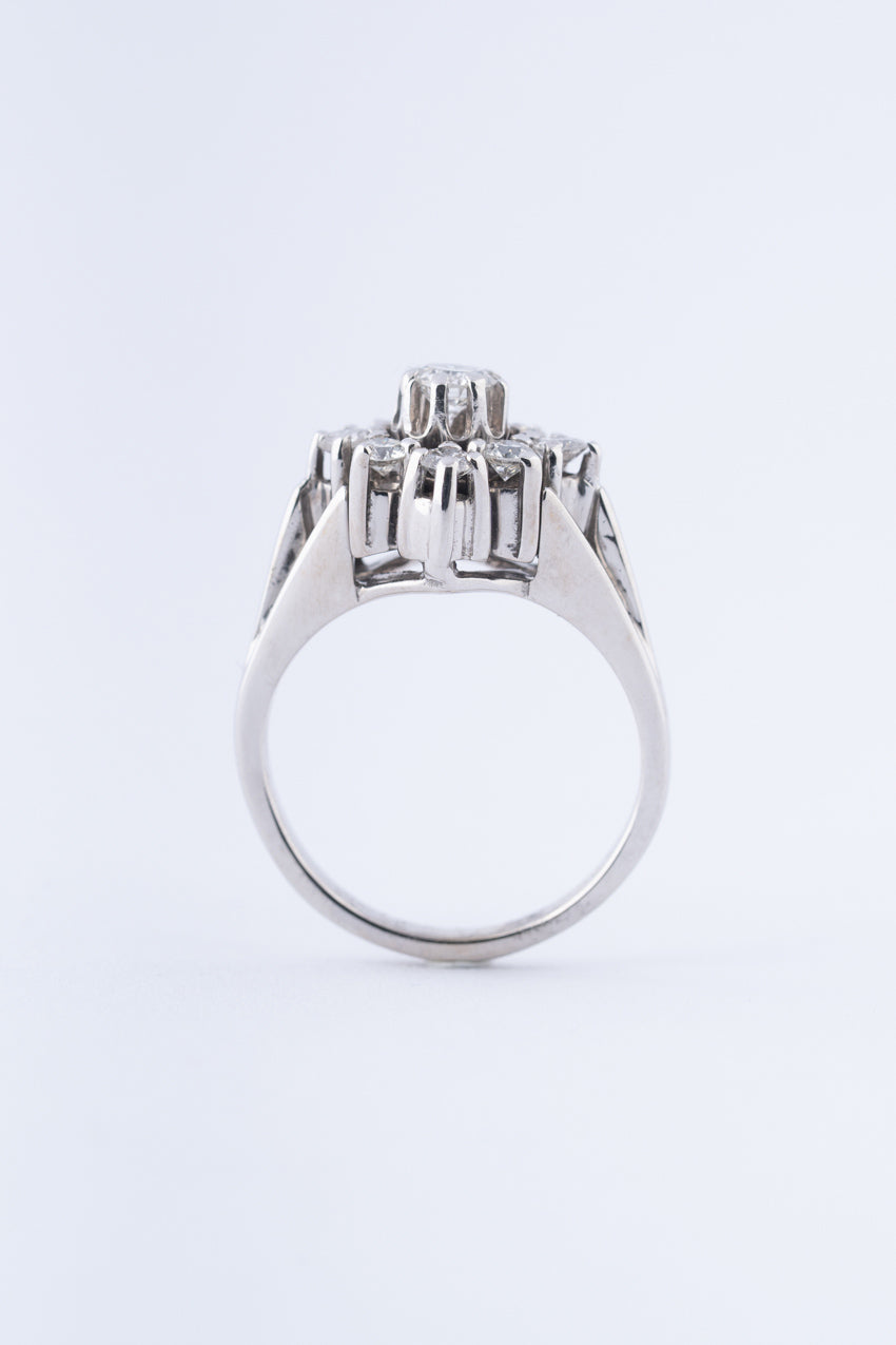 Wit gouden blok entourage ring met briljanten