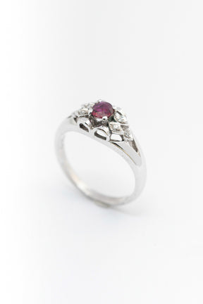 White gold ring with ruby and diamonds