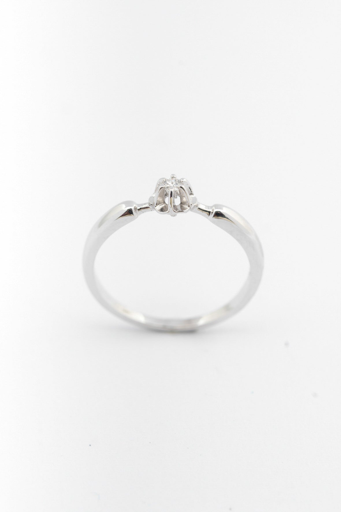 Wit gouden solitair ring met een briljant