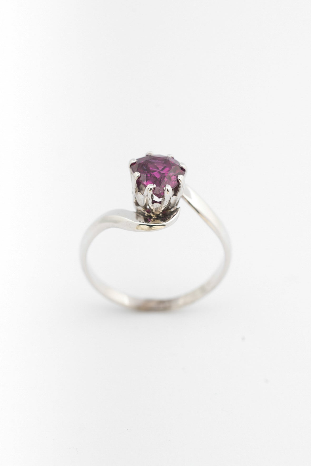 Wit gouden ring met korund