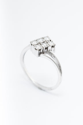 White gold striking block ring with 6 brilliant-cut diamonds