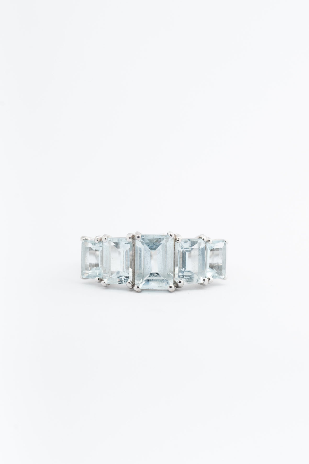 Rij ring met aquamarijnen (BWG)