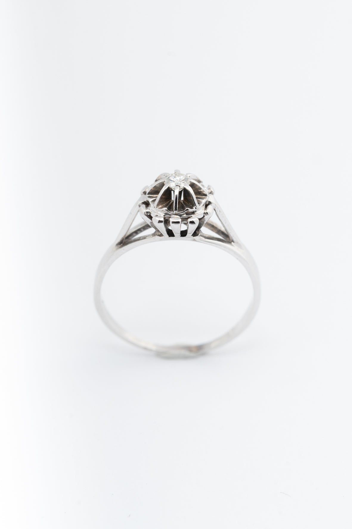 White gold solitaire ring with a brilliant