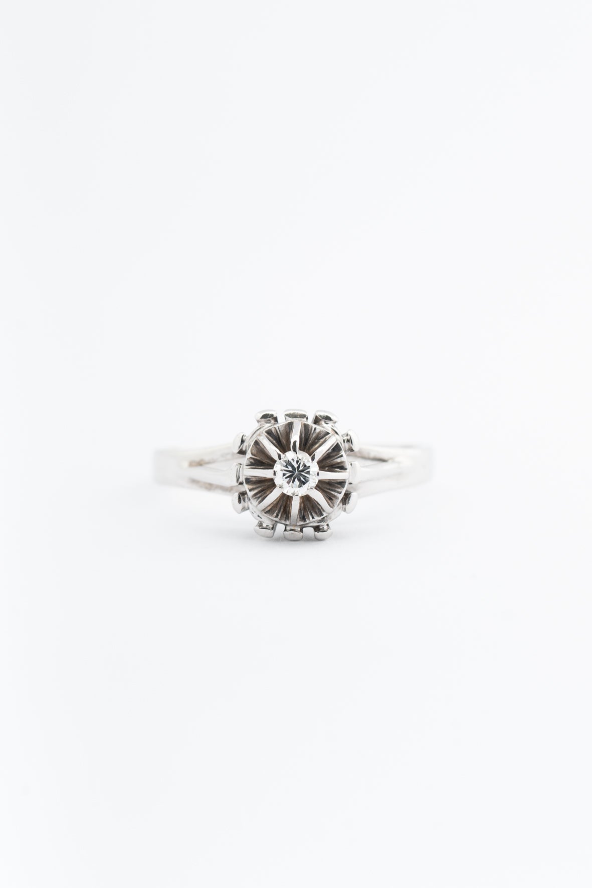 White gold solitaire ring with a brilliant