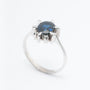 White gold entourage ring with a sapphire and diamonds (Bwg)