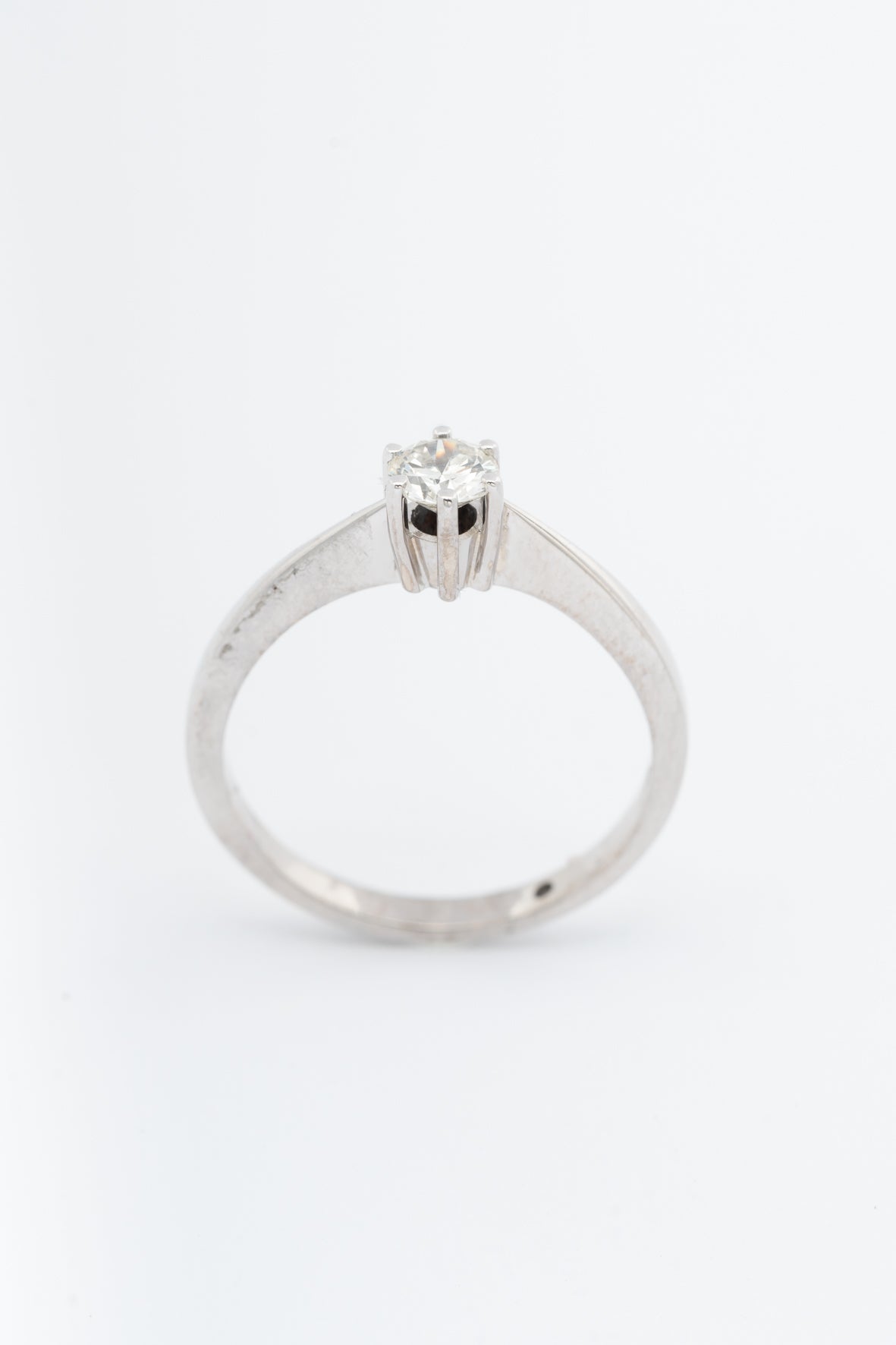 Wit gouden solitair ring met een briljant