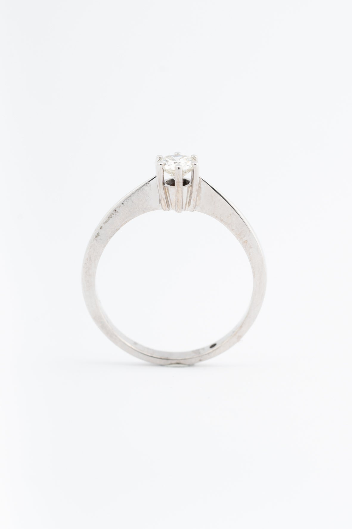 Wit gouden solitair ring met een briljant