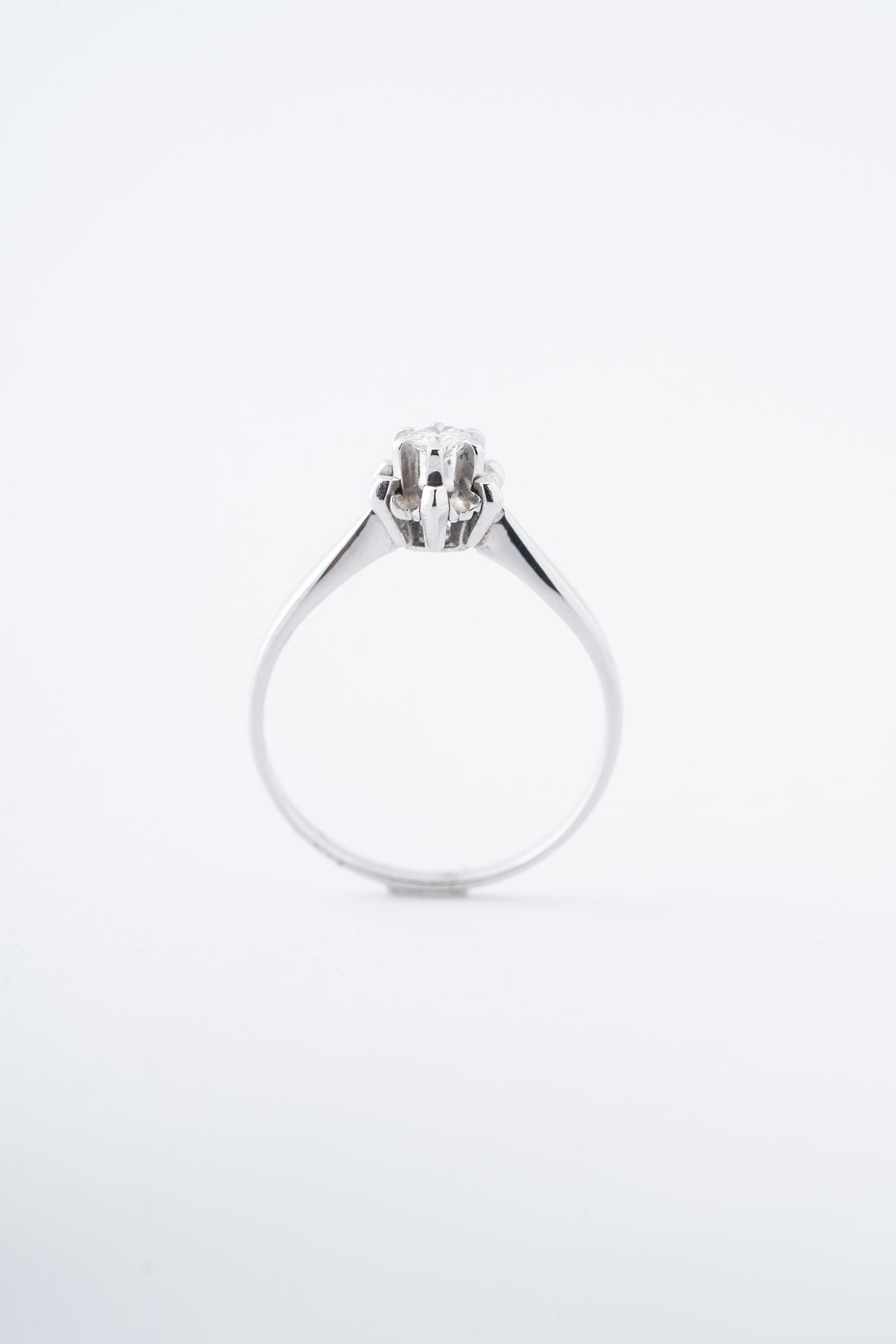 Wit gouden solitair ring met een briljant