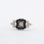 Antieke witgouden Art Deco ring met onyx, briljant en diamanten