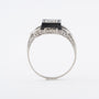 Antieke witgouden Art Deco ring met onyx, briljant en diamanten