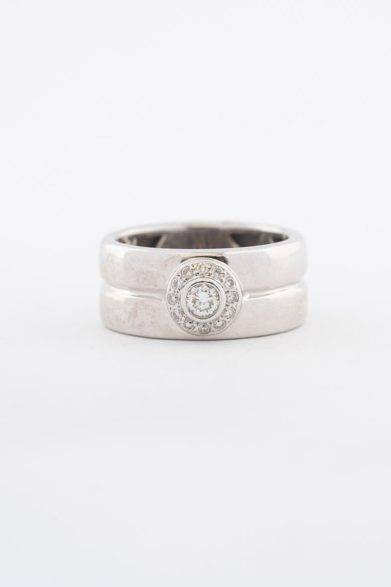 Witgouden entourage ring met briljanten