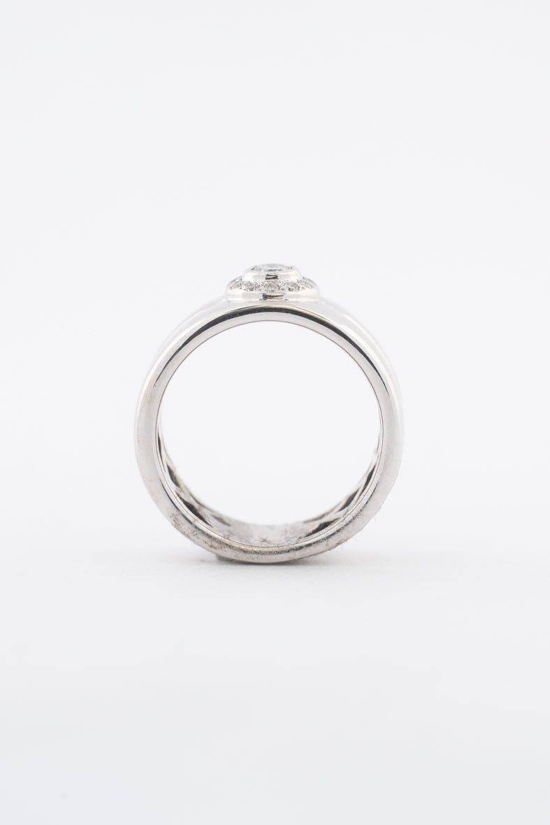 Witgouden entourage ring met briljanten
