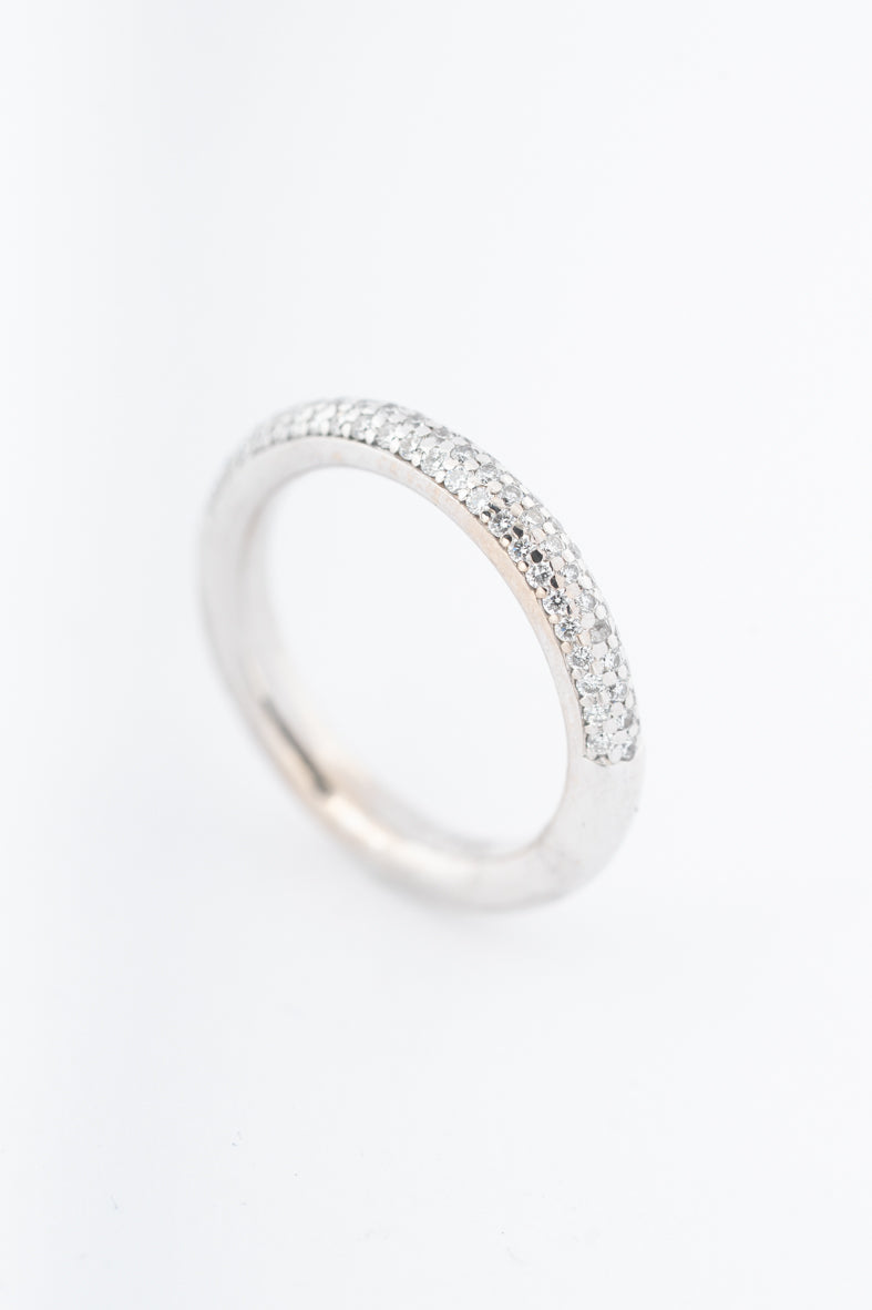 Witgouden 3-rijen half alliance ring met briljanten van het merk Bron