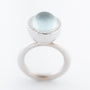 Witgouden ring met chalcedoon en briljanten van het merk Bron