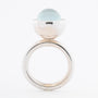 Witgouden ring met chalcedoon en briljanten van het merk Bron