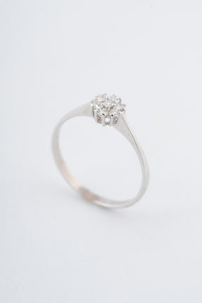 Witgouden entourage ring met briljanten