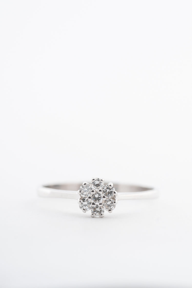 Witgouden entourage ring met briljanten